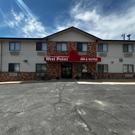 Oyo West Point Inn Bagian luar foto